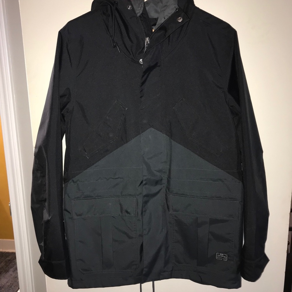 Men’s Nike light snowboarding coat